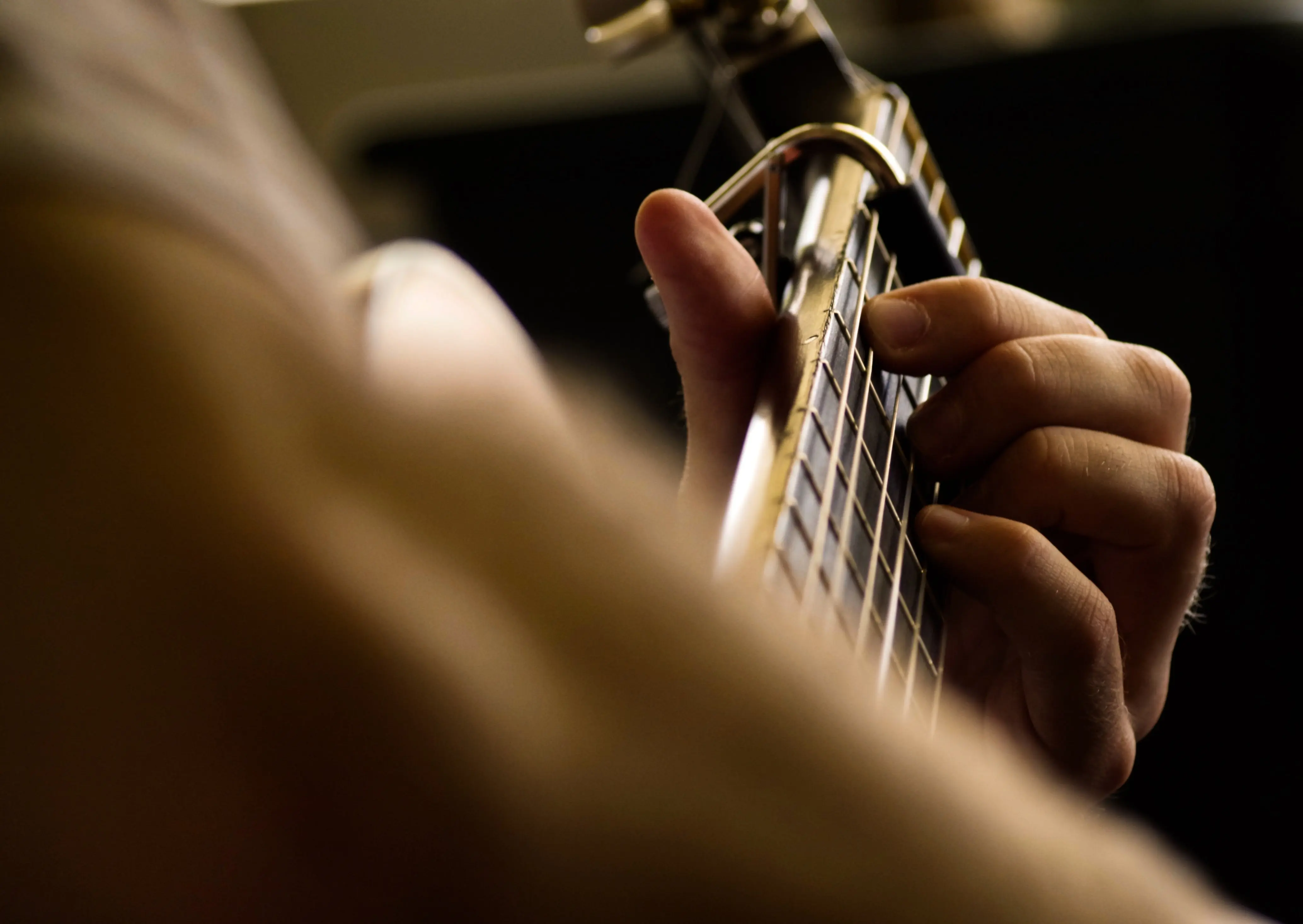 Kapodaster do gry na gitarze